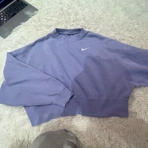 Cropped Nike Crewneck